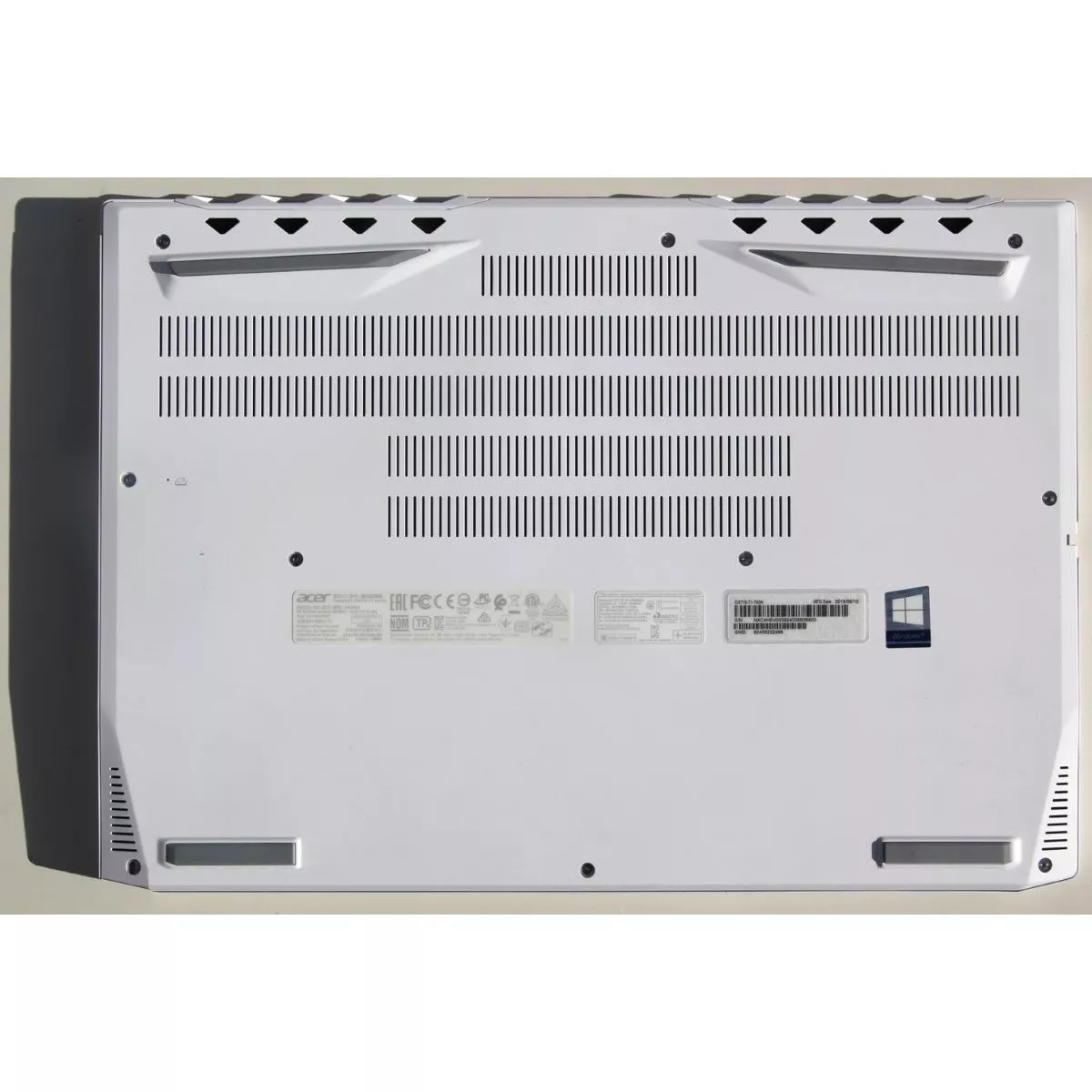 Acer ConceptD 7 CN715-71 (CN715-71-798Y)