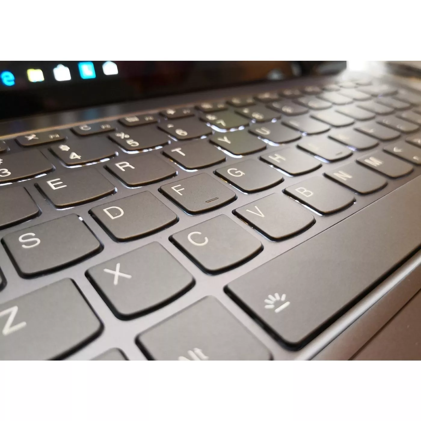 Lenovo Yoga S940 14 (S940-14IWL 81Q7004DRU)